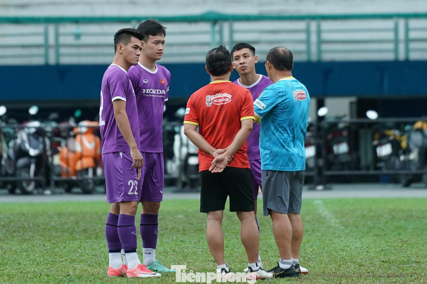 Với nhóm Tiến Linh, Hoàng Đức, Hùng Dũng, thầy Park đã có những chia sẻ riêng. Với nhóm Tiến Linh, Hoàng Đức, Hùng Dũng, thầy Park đã có những chia sẻ riêng.