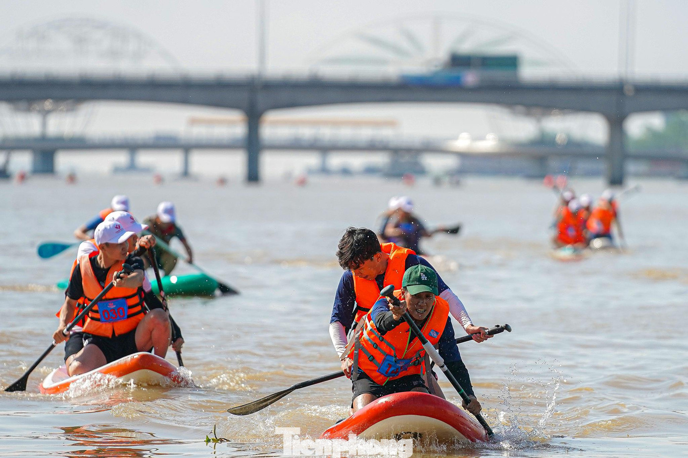 Sự kiện nhằm kêu gọi cộng đồng tăng cường tập luyện thể dục thể thao nâng cao sức khỏe phòng chống đột quỵ. Điểm xuất phát bắt đầu từ cầu Ninh Kiều và cầu đi bộ Cần Thơ.