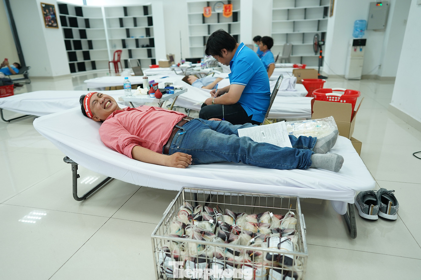 Sáng 1/6, chương trình Chủ nhật Đỏ tại khu đô thị City Land Park Hills thu được hơn 100 đơn vị máu.