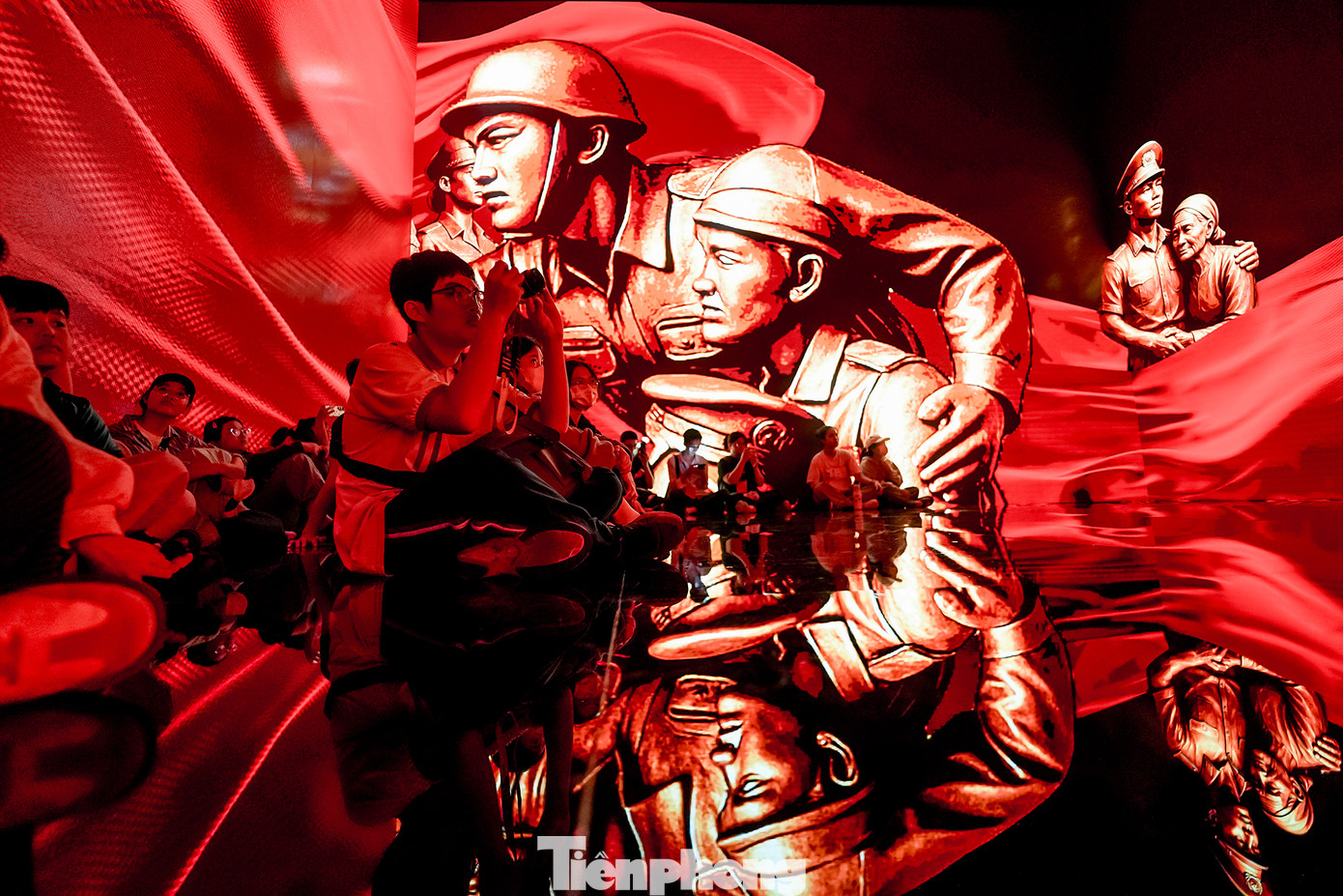 Với không gian immersive 360 độ, phòng triển lãm số hiện đại được thiết kế với bốn mặt LED khổng lồ cùng hệ thống âm thanh vòm sống động, mang đến trải nghiệm thị giác và thính giác chưa từng có. Với không gian immersive 360 độ, phòng triển lãm số hiện đại được thiết kế với bốn mặt LED khổng lồ cùng hệ thống âm thanh vòm sống động, mang đến trải nghiệm thị giác và thính giác chưa từng có.