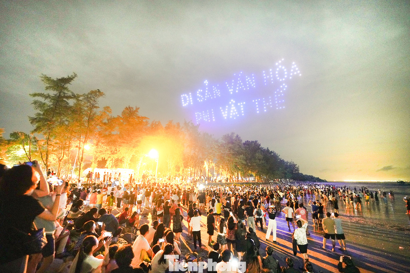 Ông Nguyễn Ngọc Xuân - Phó chủ tịch UBND huyện Cần Giờ, Trưởng ban tổ chức Lễ hội Nghinh Ông Cần Giờ 2024 cho biết, điểm nhấn của lễ hội là phần biểu diễn nghệ thuật ánh sáng với 250 máy bay không người lái để tái hiện những hình ảnh đặc trưng của Lễ hội Nghinh Ông, Lăng Ông Thủy Tướng và hình ảnh về Cần Giờ.