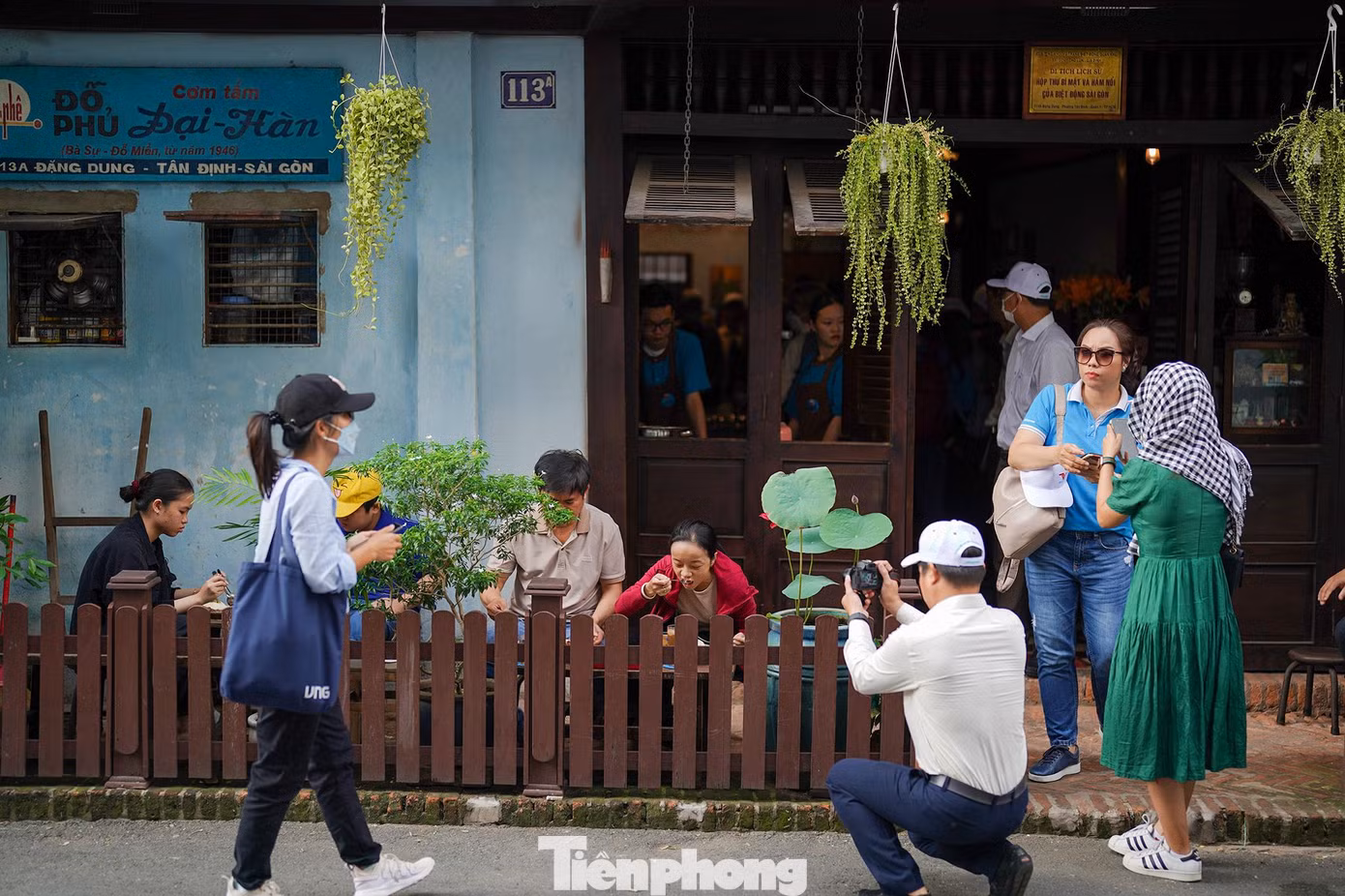 Tour “Ký ức Biệt động Sài Gòn“ sẽ đưa du khách đi trải nghiệm và nghe các câu chuyện về lực lượng BĐSG qua các nhân chứng sống của lịch sử kể về sự chiến đấu quả cảm của lực lượng. Tour du lịch này đến các điểm như: hộp thư bí mật và hầm nổi tại Cafe Đỗ Phủ; Bảo tàng Biệt động Sài Gòn; Đài Phát thanh Thành phố (VOH); Nhan Hương Quán; Dinh Độc Lập. Tour “Ký ức Biệt động Sài Gòn“ sẽ đưa du khách đi trải nghiệm và nghe các câu chuyện về lực lượng BĐSG qua các nhân chứng sống của lịch sử kể về sự chiến đấu quả cảm của lực lượng. Tour du lịch này đến các điểm như: hộp thư bí mật và hầm nổi tại Cafe Đỗ Phủ; Bảo tàng Biệt động Sài Gòn; Đài Phát thanh Thành phố (VOH); Nhan Hương Quán; Dinh Độc Lập.