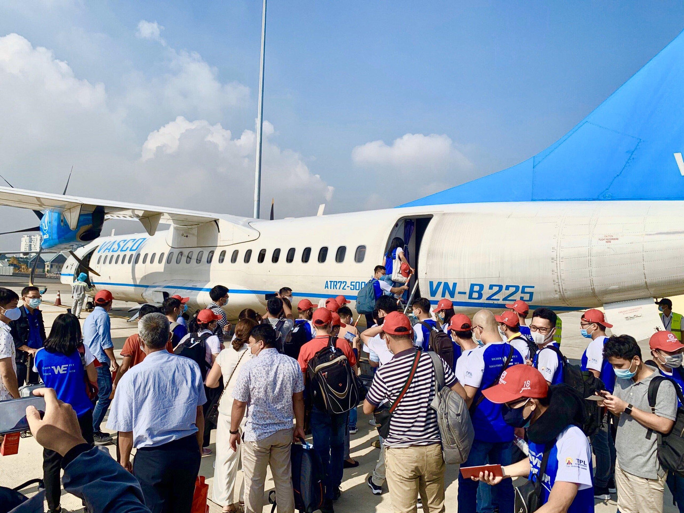 Đến Côn Đảo bằng máy bay. Đến Côn Đảo bằng máy bay.