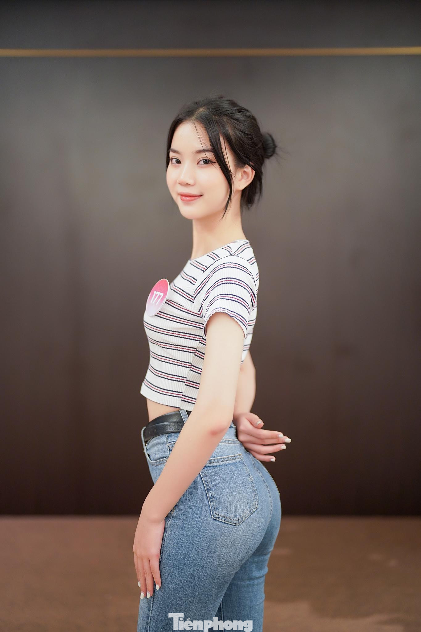 Hoàng Hương Giang cũng là thí sinh cải thiện số đo ba vòng rõ rệt. Sau khi khám nhân trắc học lần hai, chỉ số hiện tại của cô là 78-57-90. Cô tăng 5 cm số đo vòng ba sau thời gian tập luyện. "Tôi thấy khá vui vì các chỉ số thay đổi sẽ giúp tôi tự tin hơn trong đêm chung kết", cô nói.