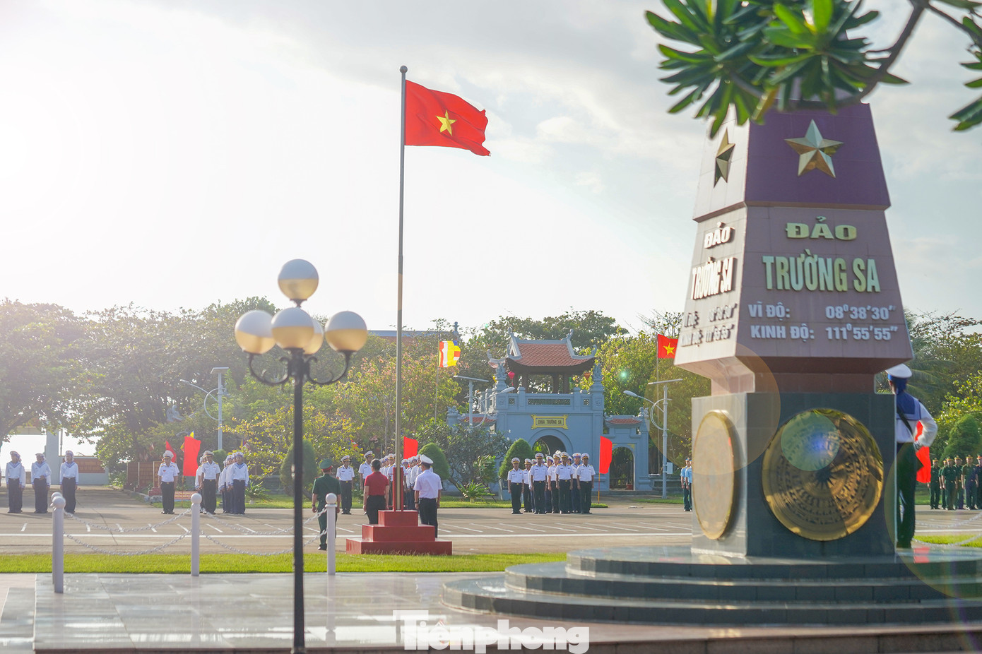 Là thành viên trong đoàn công tác truyền hình QPVN thực hiện cầu truyền hình Xuân Trường Sa năm 2024, PV Tiền Phong đã tham dự và ghi lại hình ảnh buổi duyệt binh thiêng liêng trên đảo Trường Sa.