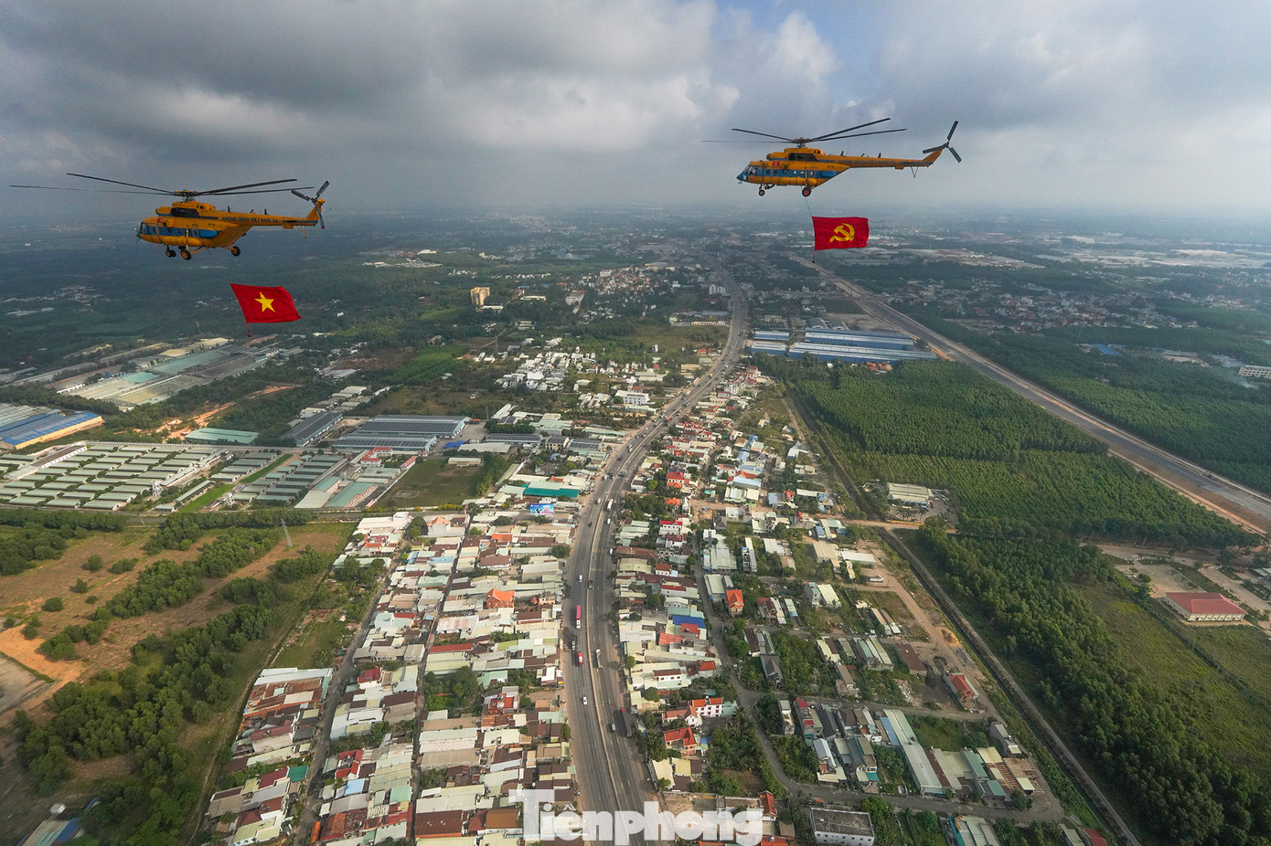 Biên Hòa không chỉ là một thành phố công nghiệp phát triển mà còn sở hữu nhiều cảnh sắc thiên nhiên và văn hóa độc đáo. Biên Hòa còn có nhiều vườn trái cây trĩu quả, những ngôi chùa cổ kính và làng nghề truyền thống. Tất cả tạo nên một bức tranh đa dạng và phong phú về cảnh sắc nơi đây.