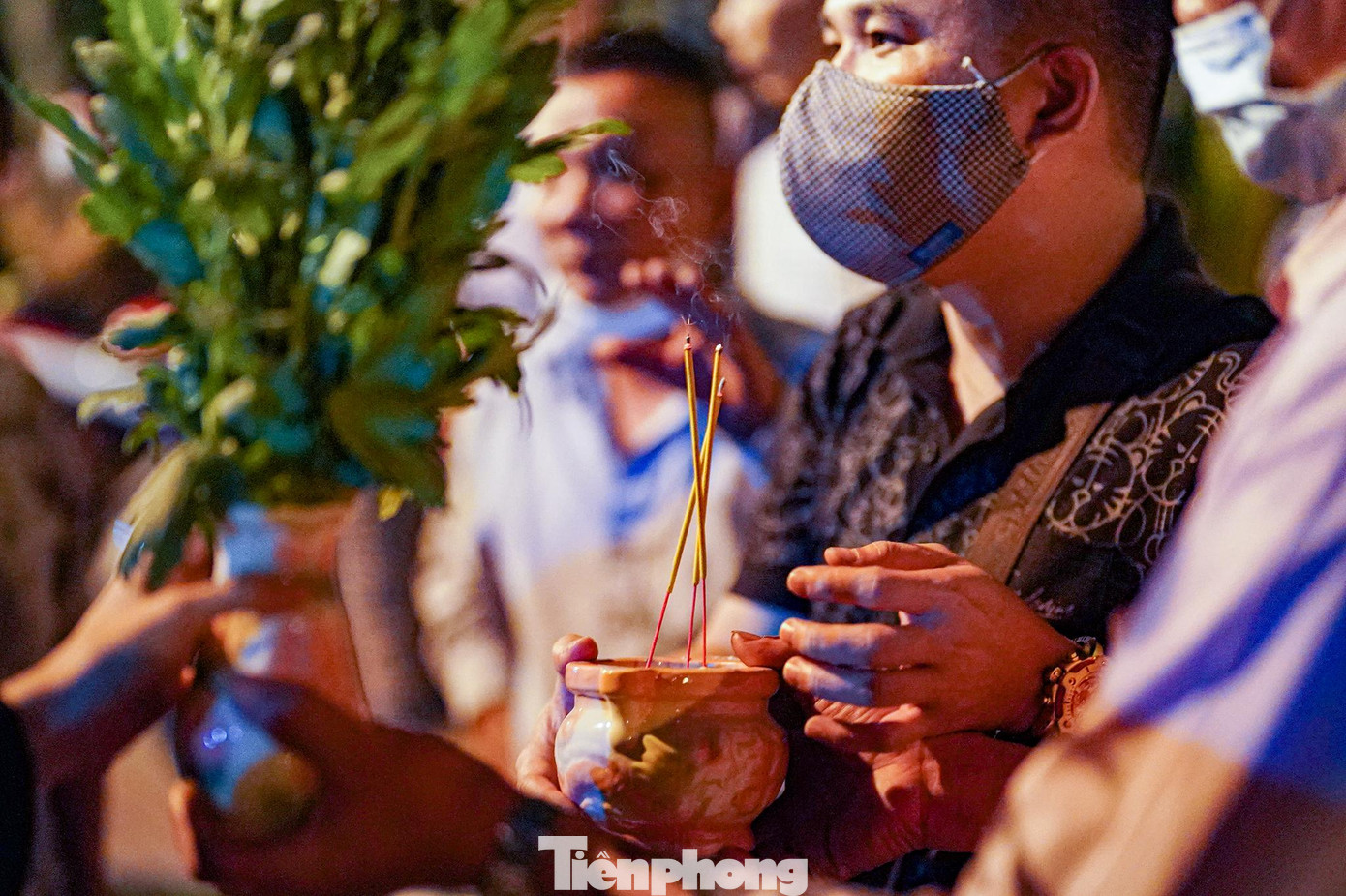 Chuẩn bị vào đưa người thân về quê an táng.