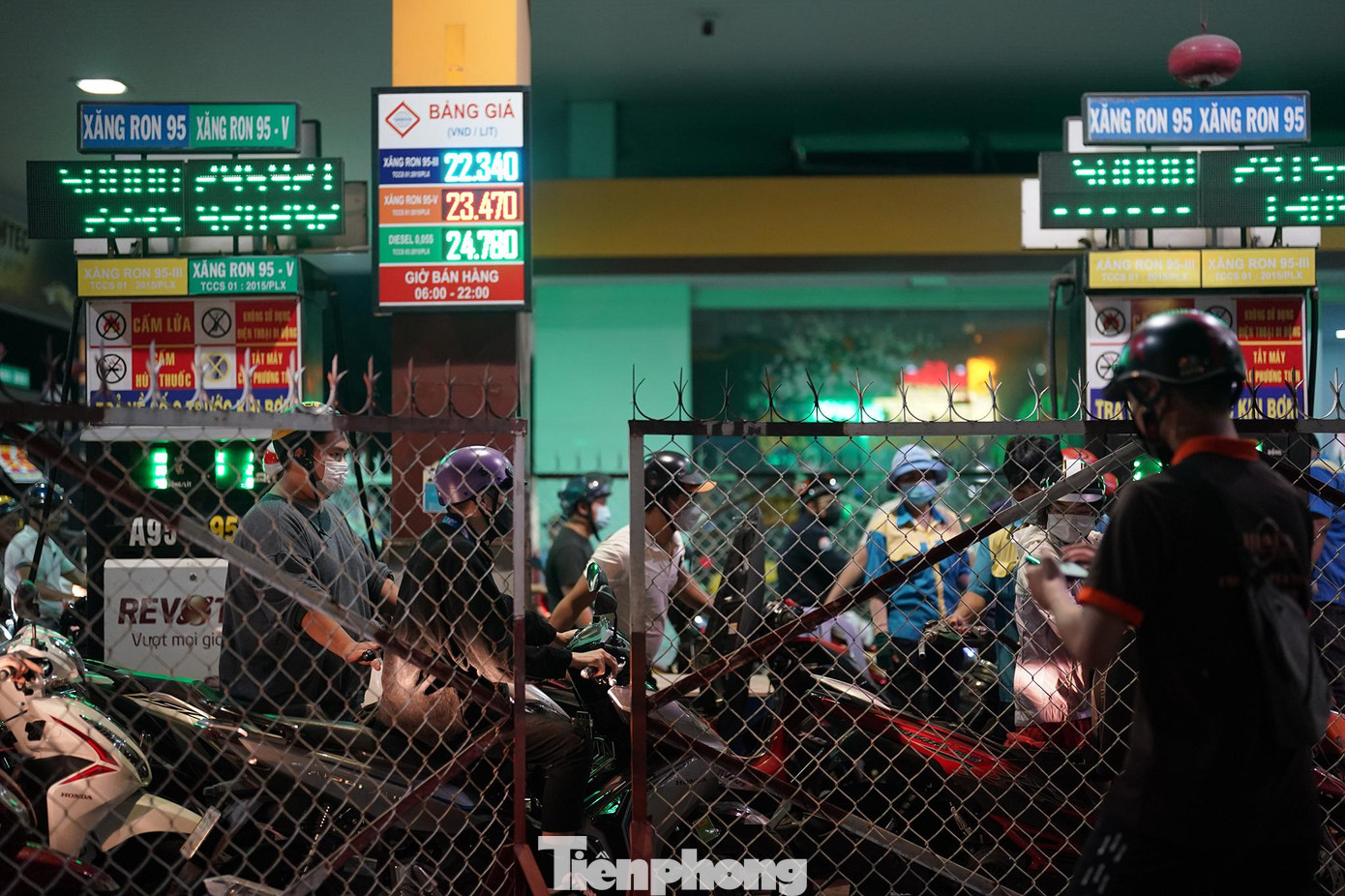 Cây xăng này chỉ phân hai luồng với một chiều vào và một chiều ra. Thời điểm này ghi nhận giá xăng A95 là 22.340 đồng.