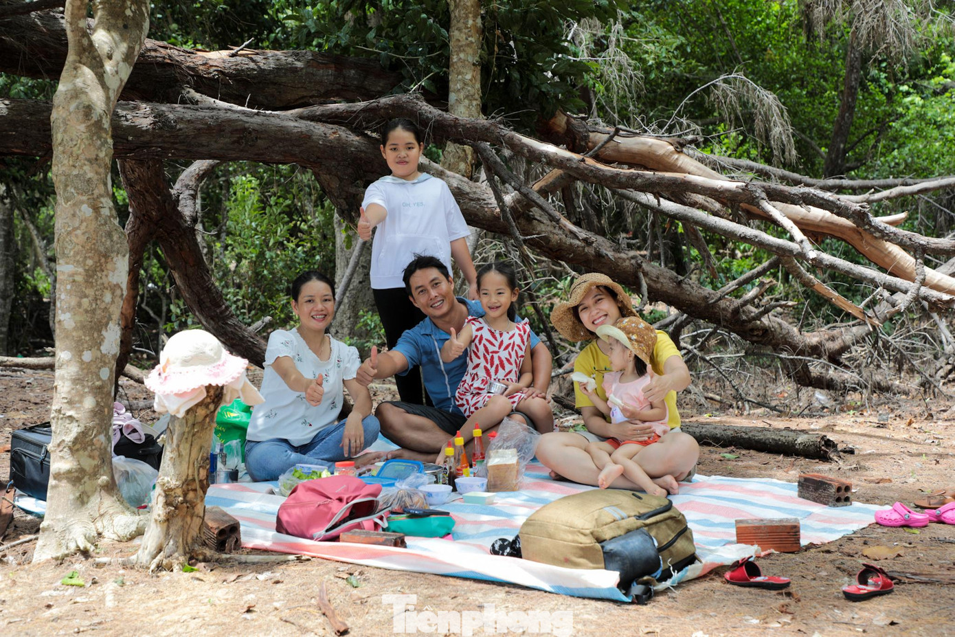 Khoảng thời tiết tháng 3 đến tháng 5, lúc này biển vẫn tương đối êm, việc đi tàu cao tốc ra Côn Đảo tương đối thuận lợi. Khoảng thời tiết tháng 3 đến tháng 5, lúc này biển vẫn tương đối êm, việc đi tàu cao tốc ra Côn Đảo tương đối thuận lợi.