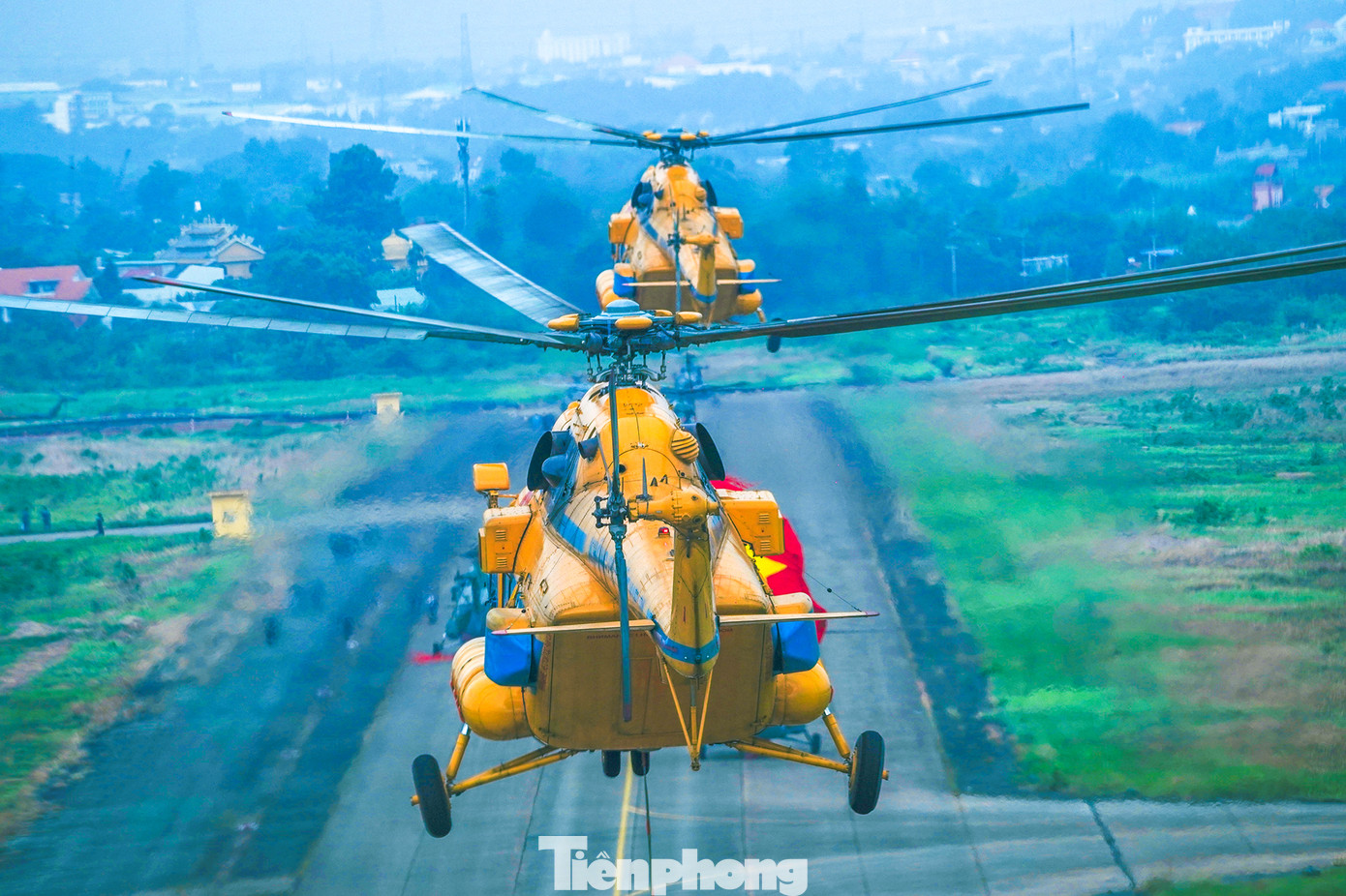 Theo kế hoạch, Quân khu 7 phụ trách sơ duyệt, tổng duyệt các lực lượng vũ trang vào ngày 11 và 15/4 tại Trung đoàn Không quân 935. Sau đó, các khối tiếp tục luyện tập tại TPHCM, sơ duyệt và tổng duyệt vào ngày 18 và 22/4 theo kế hoạch của Bộ Tổng Tham mưu.