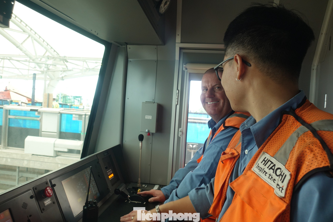 Tàu Metro tại ga Ba Son. Tàu Metro tại ga Ba Son.