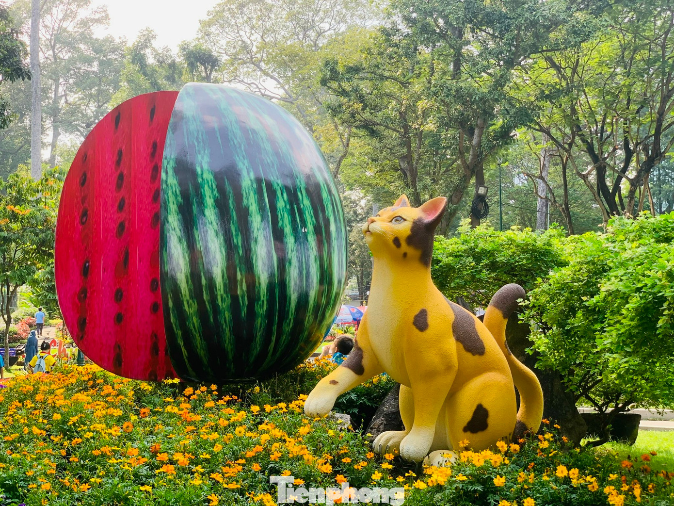 Hội hoa Xuân TPHCM Tết Quý Mão không mua bán mà chỉ trưng bày và tổ chức thi với khoảng 2.500 hiện vật thuộc các bộ môn như hoa mai, hoa lan, bon sai, non bộ, chim cá cảnh, các tiểu cảnh và linh vật…