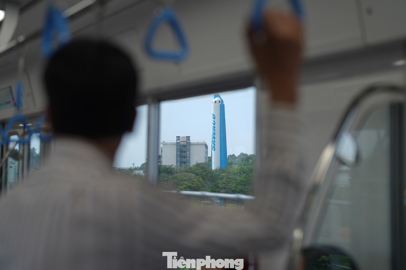 Từng địa điểm tuyến Metro số 1 đi qua đều mang lại cho người dân sự phấn khích khi được ngắm nhìn thành phố từ một công trình thế kỷ. TPHCM đang tiếp tục đầu tư xây dựng các tuyến Metro khác, nhằm hình thành một mạng lưới giao thông công cộng hiện đại, đáp ứng nhu cầu đi lại ngày càng tăng của người dân. Trong tương lai không xa, hệ thống Metro sẽ phủ khắp thành phố, góp phần tạo nên một thành phố thông minh, hiện đại và bền vững.