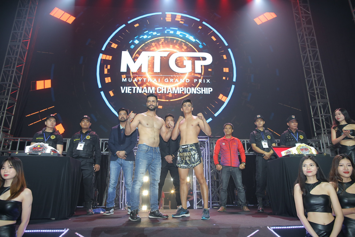 Các cặp đấu có sự xuất hiện của các võ sĩ quốc tế hứa hẹn cạnh tranh quyết liệt. Các cặp đấu có sự xuất hiện của các võ sĩ quốc tế hứa hẹn cạnh tranh quyết liệt.