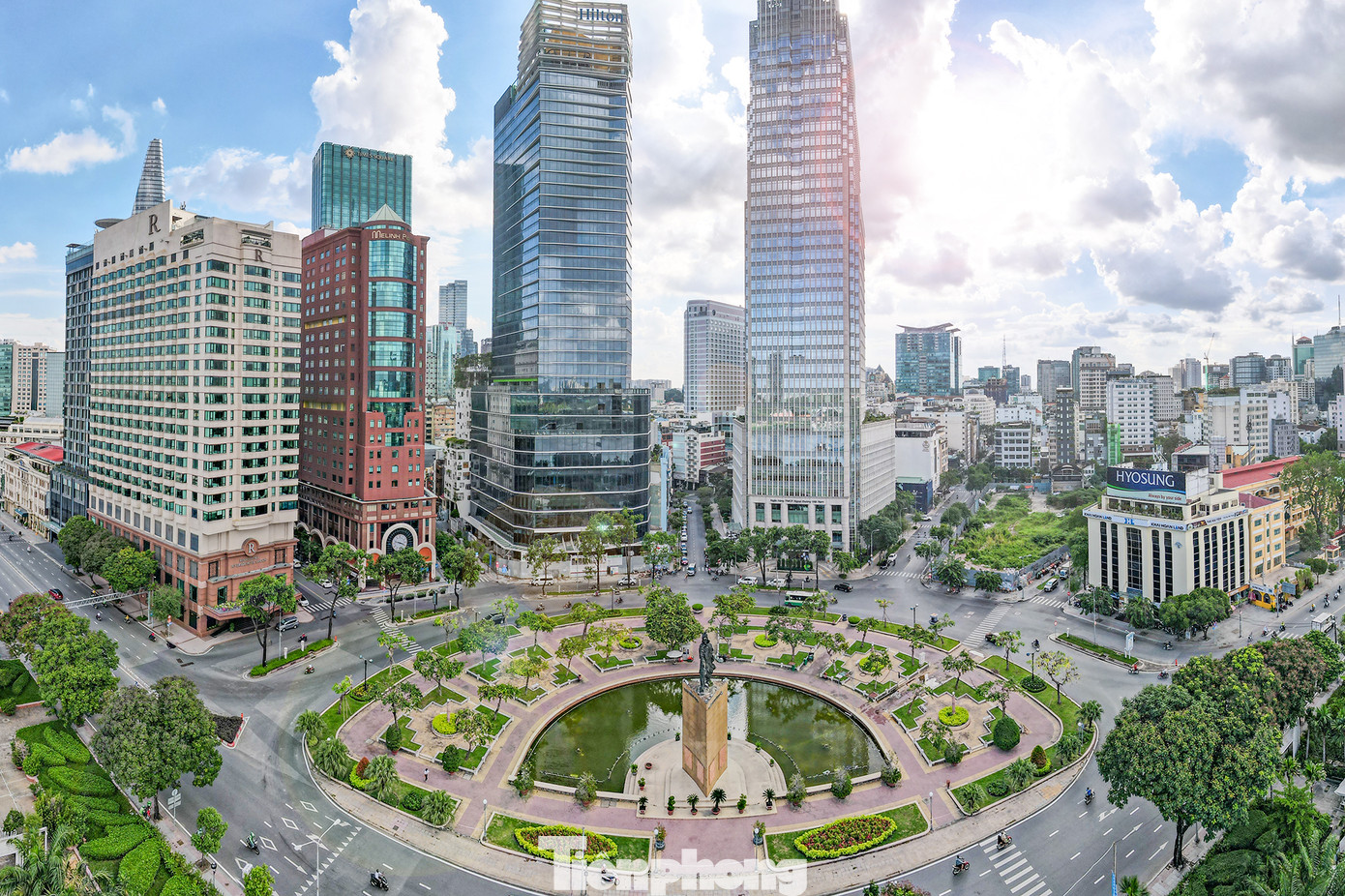 Khoảng đất trống phía bên phải tượng Đức Thánh Trần Hưng Đạo toạ lạc ở vị trí có 4 mặt tiền đường siêu đắc địa. Năm 2022, khu đất &quot;vàng&quot; số 2-4-6, Hai Bà Trưng (quận 1) nói trên đã được giao về cho UBND TPHCM quản lý theo phán quyết của TAND cấp cao tại Hà Nội.