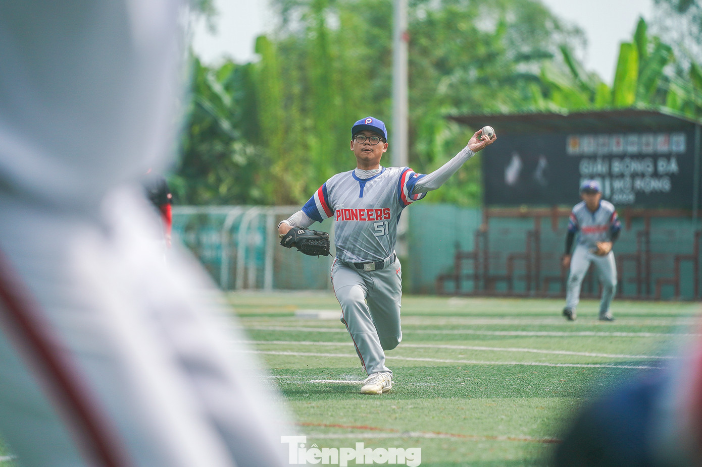 Cầu thủ Martin Lin (lai Đài Việt, sinh năm 2000) có bằng thạc sĩ về chấn thương thể thao, làm việc tại phòng khám chuyên về điều trị chấn thương thể thao ở TPHCM.