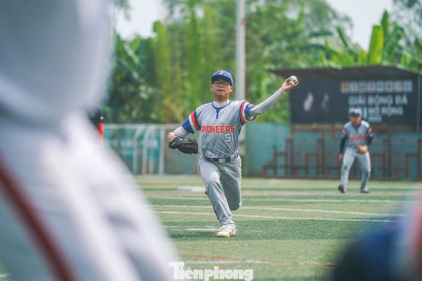 Cầu thủ Martin Lin (lai Đài Việt, sinh năm 2000) có bằng thạc sĩ về chấn thương thể thao, làm việc tại phòng khám chuyên về điều trị chấn thương thể thao ở TPHCM.