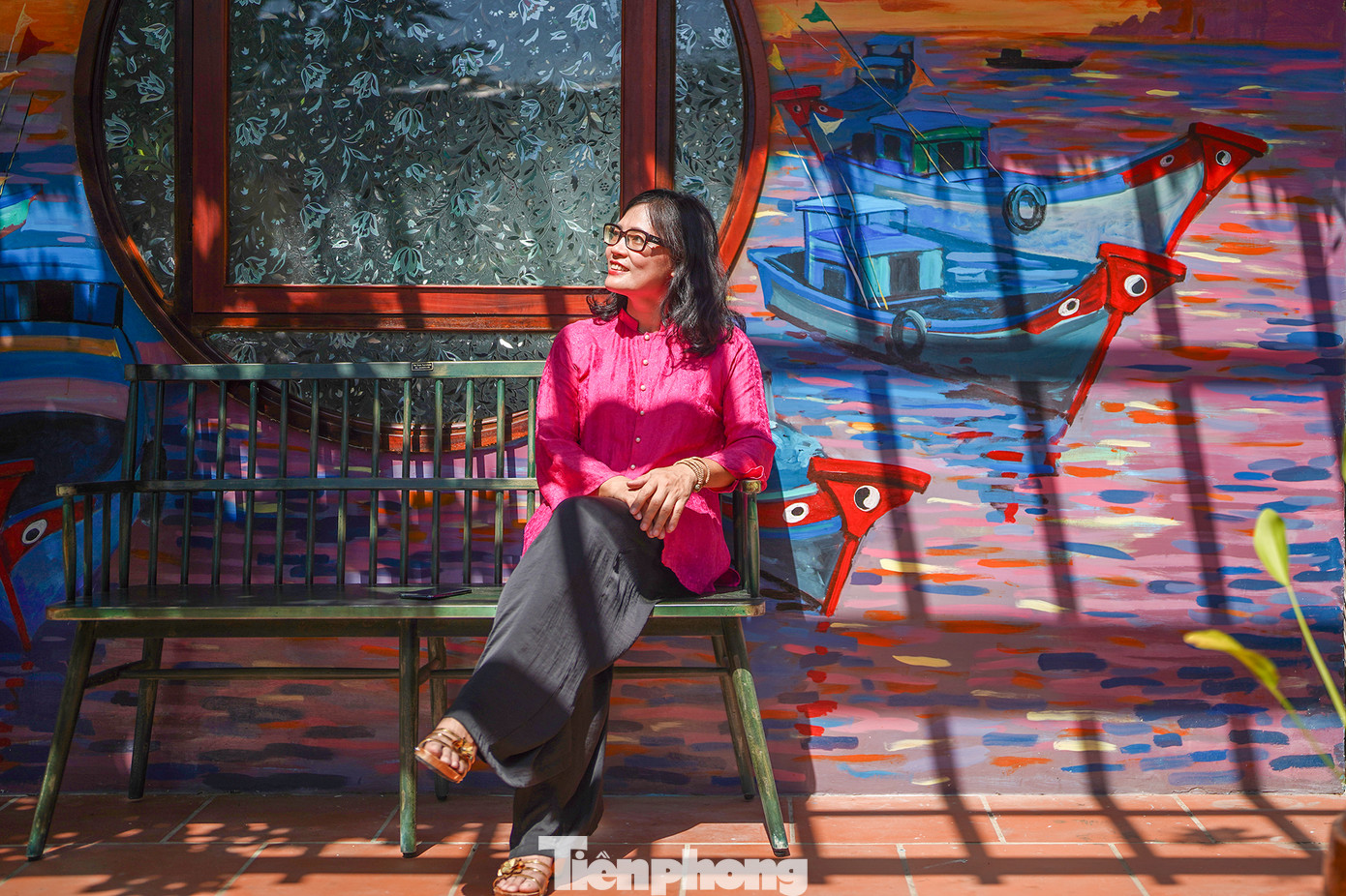 Ngoài ra, du khách cũng được trải nghiệm nhiều loại hình nghệ thuật cũng như nhiều món ngon địa phương...