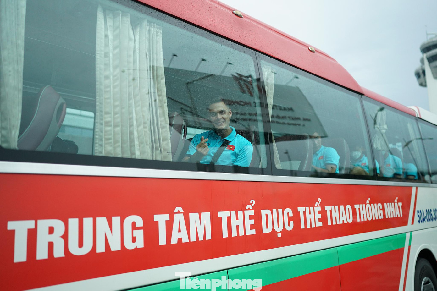 Adriano Schmidt khá thân thiện với fan. Adriano Schmidt khá thân thiện với fan.