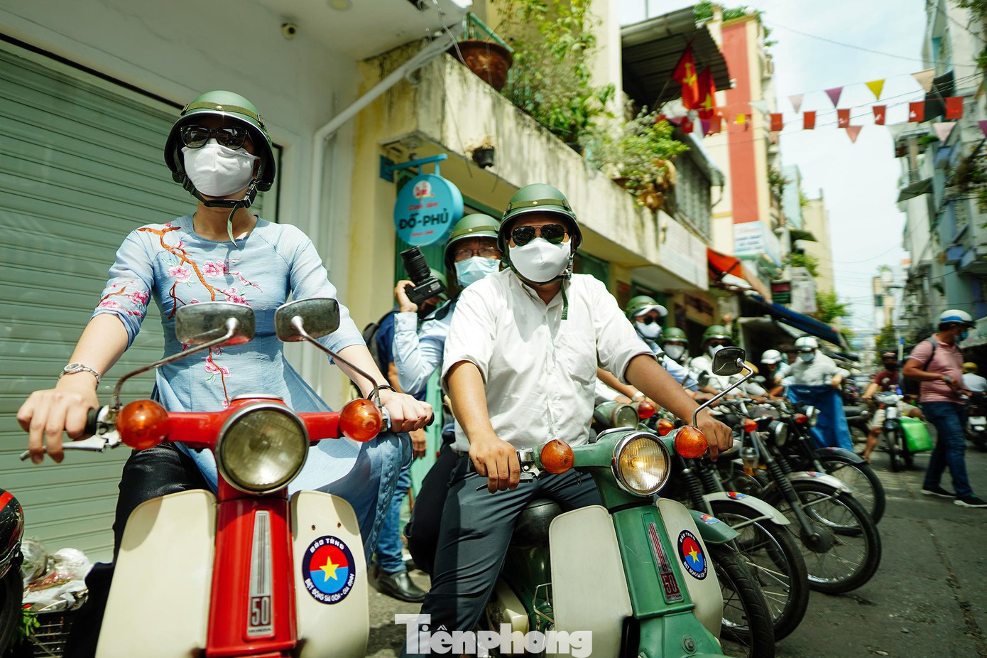 Du khách tham gia tour &quot;theo dấu Biệt động Sài Gòn&quot; tập hợp trước địa chỉ 287/70 Nguyễn Đình Chiểu, quận 3. Con hẻm này còn có tên gọi khác là hẻm &quot;Ve Chai&quot;.