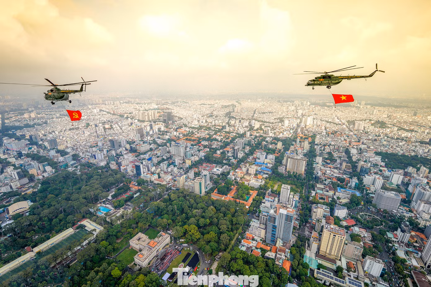 Khung cảnh không chỉ đẹp mà còn mang ý nghĩa sâu sắc. Đây là sự kết nối giữa quá khứ hào hùng và hiện tại tươi đẹp, là niềm tin vào một tương lai Việt Nam ngày càng vững mạnh và phồn vinh. Lá cờ bay trên Dinh Độc Lập như một lời nhắc nhở về trách nhiệm của mỗi người trong việc giữ gìn và phát huy những giá trị tốt đẹp của dân tộc, xây dựng đất nước ngày càng giàu đẹp.