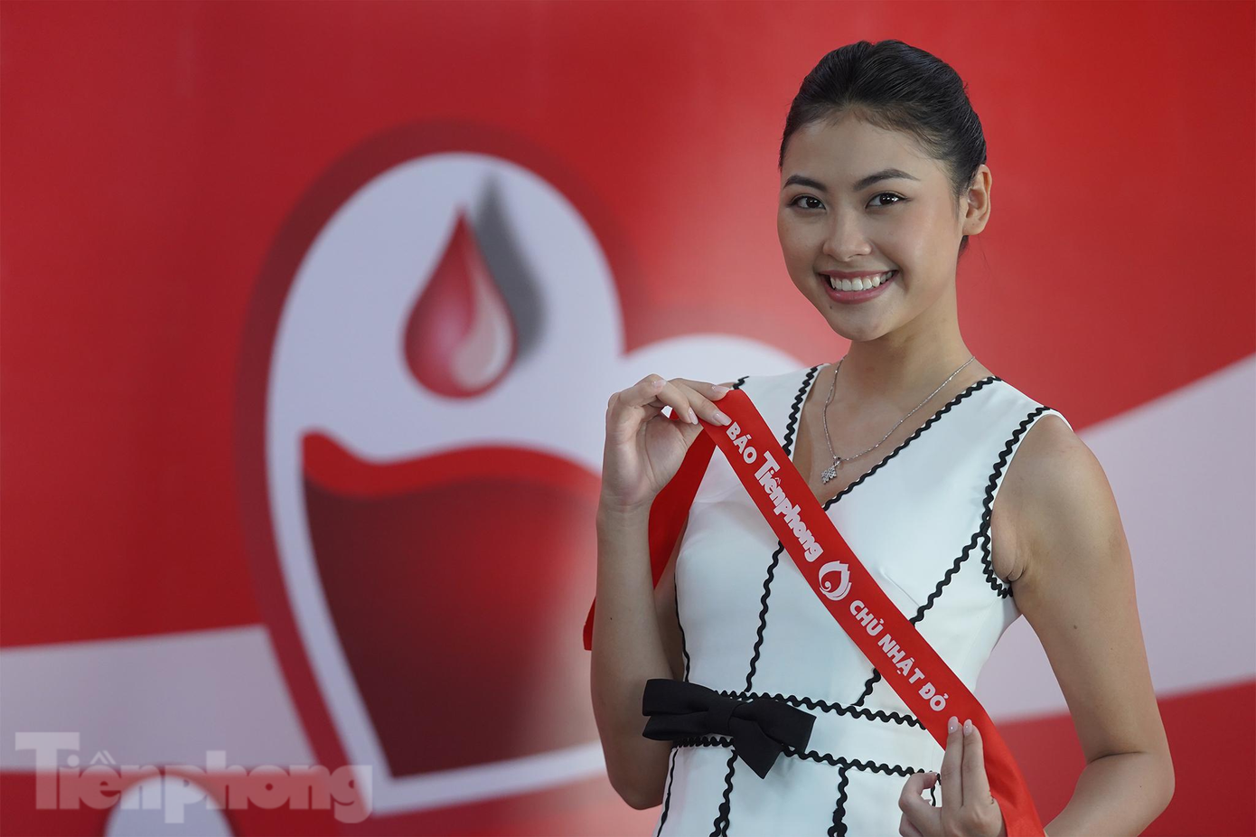 Trưởng thành từ cuộc thi Hoa hậu Việt Nam 2016 với danh hiệu Người đẹp Biển, Đào Thị Hà rạng rỡ.