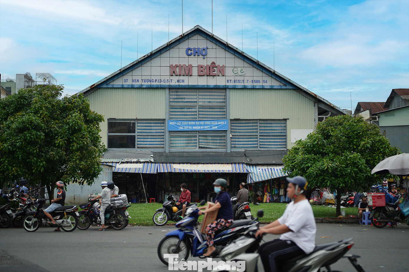 Tại quận 5, hai nhà giữ xe cao tầng được đề xuất đều nằm ở khu sầm uất nhất Chợ Lớn. Ngoài ra, nhà xe dạng này có diện tích chiếm dụng nhỏ, vận hành theo khối đơn lẻ (49 m2 cho 8-21 ôtô dưới 9 chỗ) hoặc kết hợp nhiều khối. Công trình có thời gian thu hồi vốn nhanh và chi phí bảo hành, bảo trì thấp.