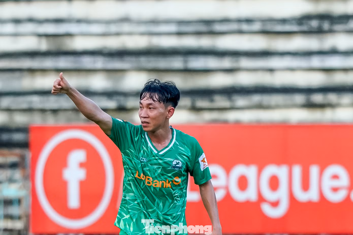 Đến phút thi đấu cuối cùng của hiệp 2, quả bóng bạc Việt Nam năm 2024 Nguyễn Hoàng Đức kiến tạo thuận lợi để cầu thủ vào sân thay người Ngọc Lâm ấn định chiến thắng 2-0.