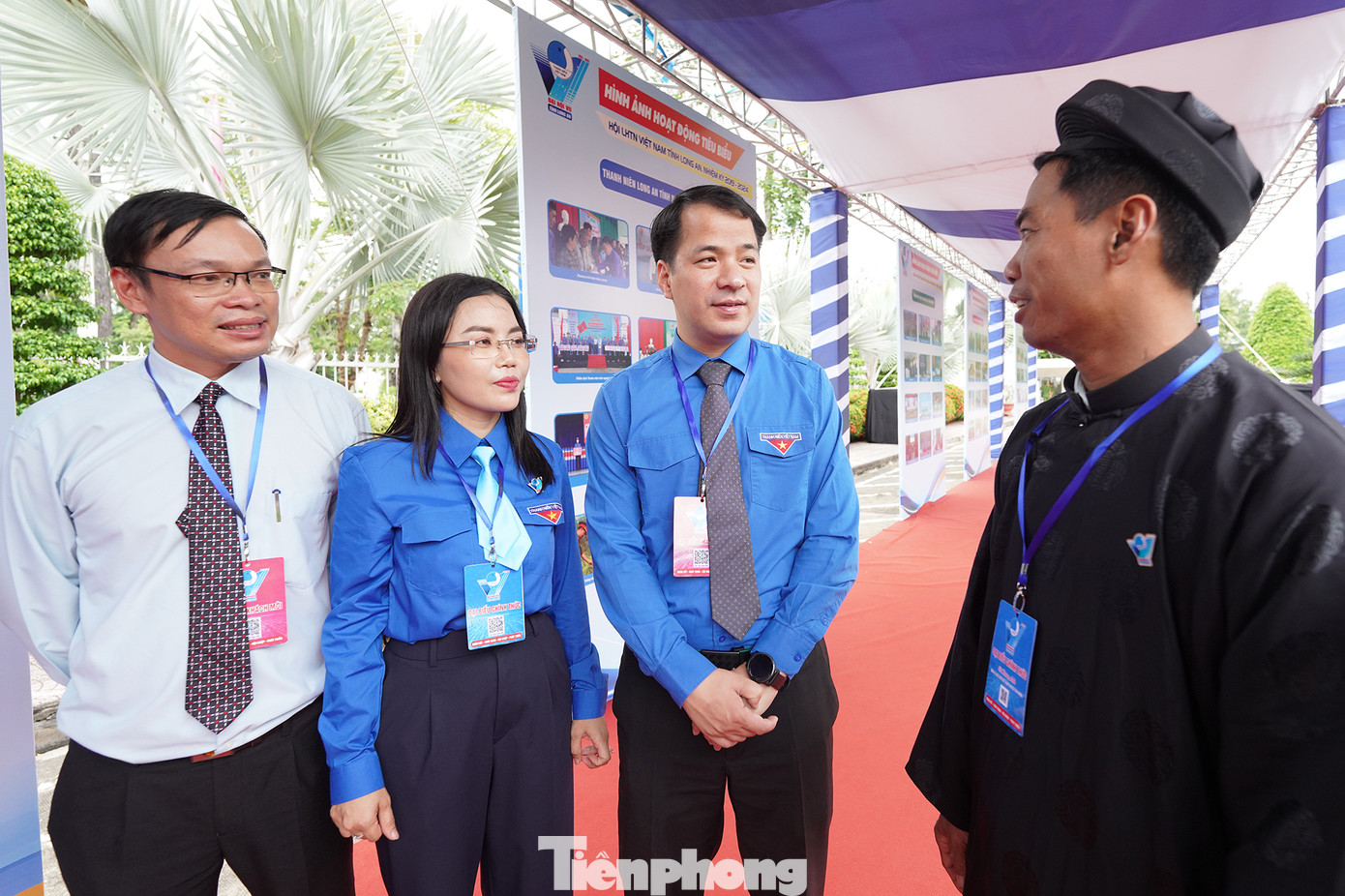 Lãnh đạo Trung ương Đoàn và Tỉnh Đoàn Long An tiếp xúc, lắng nghe tâm tư, nguyện vọng của đại biểu.