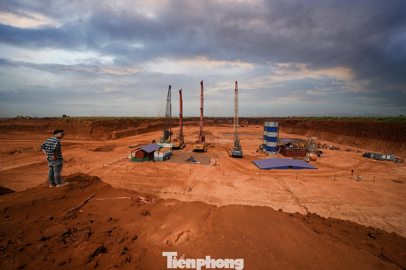 Cảng Hàng không quốc tế Long Thành được xây dựng với mục tiêu là cảng hàng không quốc tế cấp 4F, có diện tích 5.000 ha. Cảng Hàng không quốc tế Long Thành được xây dựng với mục tiêu là cảng hàng không quốc tế cấp 4F, có diện tích 5.000 ha.