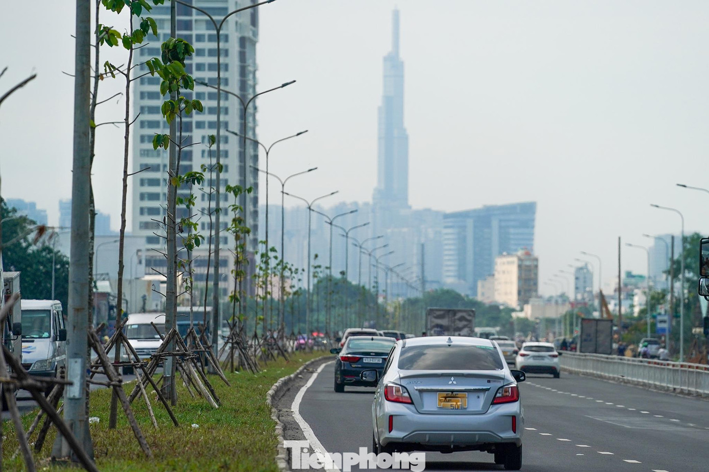 Cận cảnh đường Nguyễn Văn Linh được nâng cấp từ 6 lên 10 làn xe ảnh 18