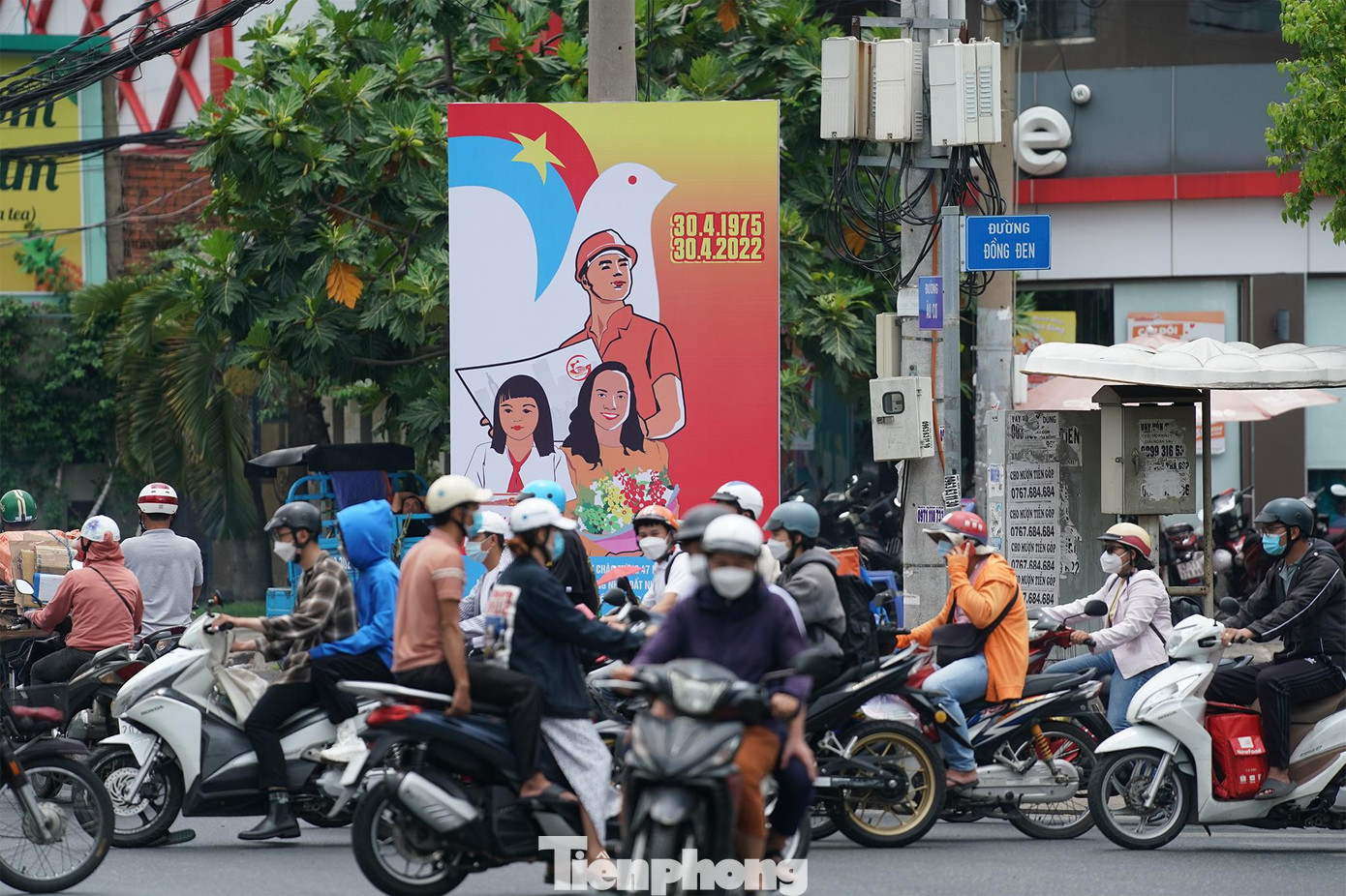 Các ngã đường bắt đầu xuất hiện hiện nhiều pano tuyên truyền đủ sắc màu.