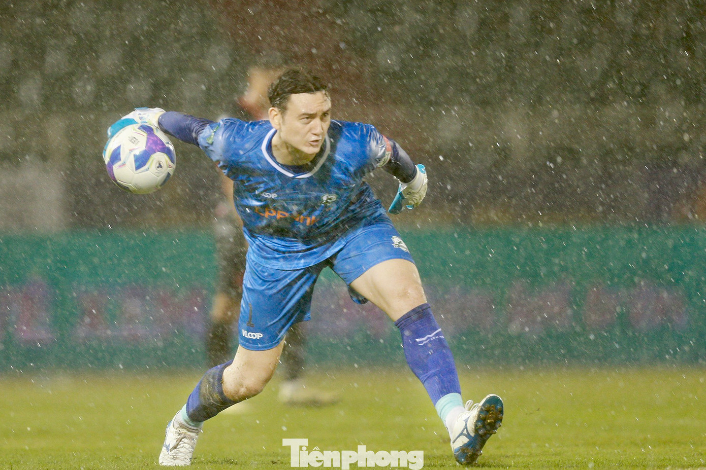 Phút 80, đội bóng của HLV Nguyễn Việt Thắng chỉ còn 10 người khi Thành Lộc (93) nhận thẻ vàng thứ 2 phải rời sân. Phút 92, Văn Lâm suýt gây hoạ khi lao trượt người bắt bóng ngay sát vòng 16m50. Thắng 4-3 (2 hiệp chính 0-0) sau loạt luân lưu, Ninh Bình tiếp BR-VT vòng tiếp theo. Thanh Thịnh là người thực hiện cú sút không thành nhưng tài năng của Đặng Văn Lâm đã giúp Ninh Bình đi tiếp sau hai pha cản phá xuất sắc.