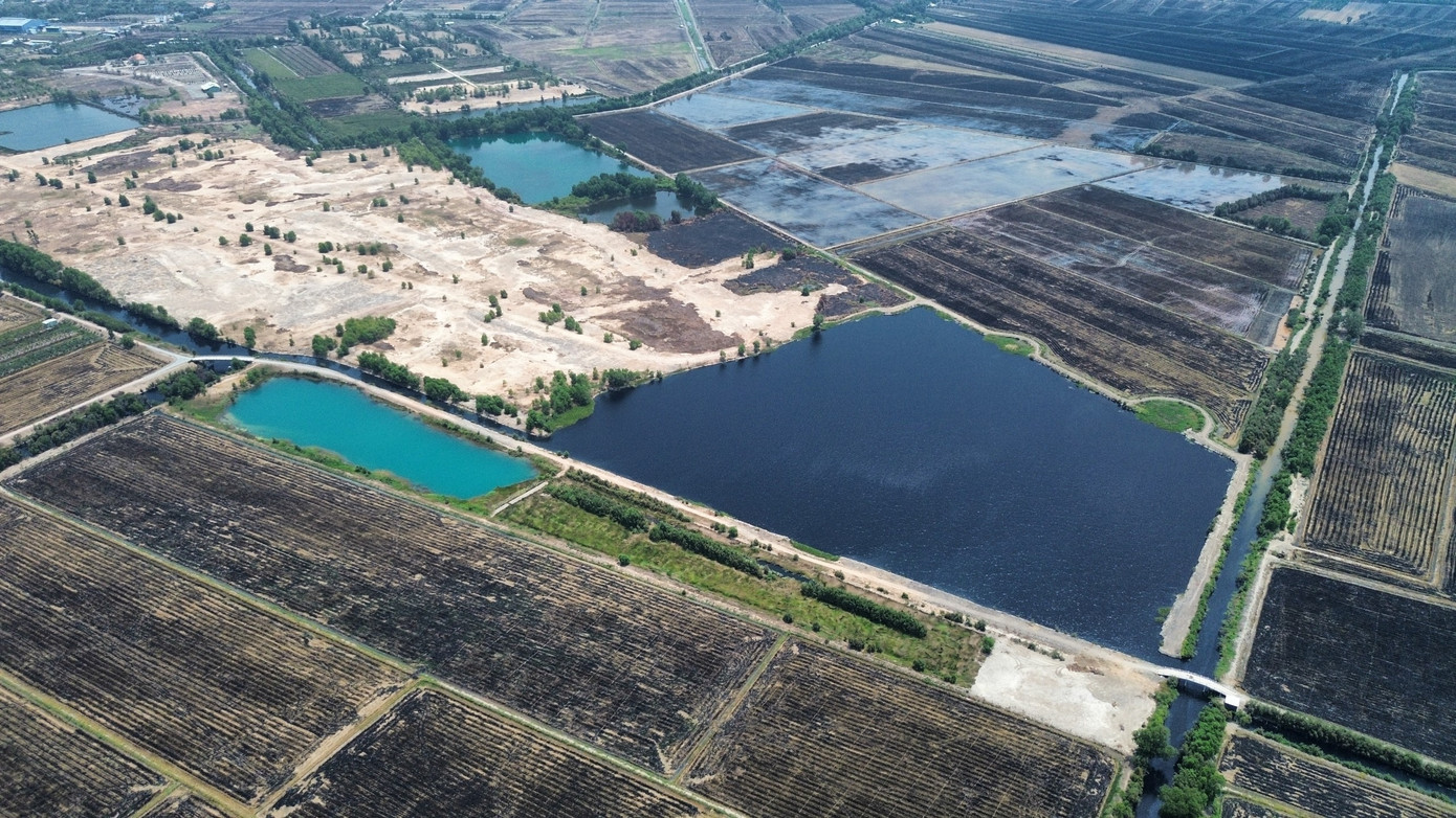 Hồ chứa nước thải gần nhà máy xử lý rác Thạnh Hóa - Long An. Hồ chứa nước thải gần nhà máy xử lý rác Thạnh Hóa - Long An.