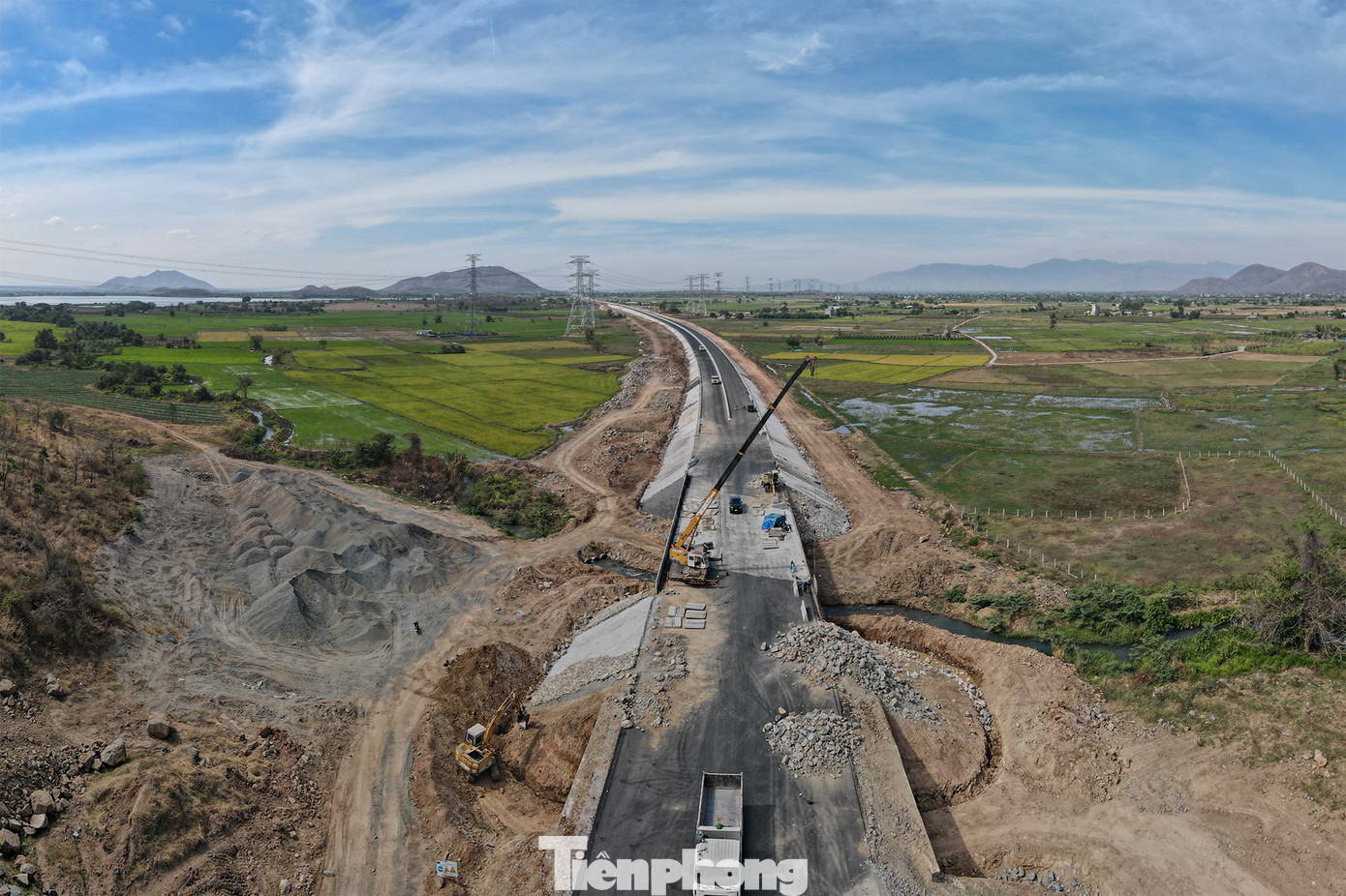 Dự án cao tốc Vĩnh Hảo - Phan Thiết khởi công cuối năm 2020, tổng vốn đầu tư gần 11.000 tỷ đồng do Ban quản lý dự án 7 - Bộ Giao thông Vận tải làm chủ đầu tư.