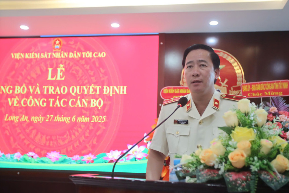 Viện trưởng Viện KSND tỉnh Tây Ninh (mới) Mai Văn Linh phát biểu nhận nhiệm vụ. Viện trưởng Viện KSND tỉnh Tây Ninh (mới) Mai Văn Linh phát biểu nhận nhiệm vụ.