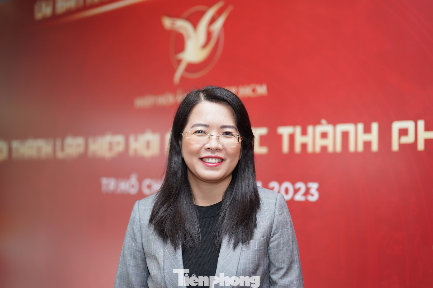 Theo bà Nguyễn Thị Ánh Hoa - Giám đốc Sở Du lịch TPHCM, phát huy lợi thế hội tụ ẩm thực để gia tăng giá trị và tính cạnh tranh cho du lịch TPHCM đã được xác định là một trong những nhiệm vụ trọng tâm của ngành trong thời gian qua. “Năm 2023, chúng tôi sẽ tập trung xây dựng bộ tiêu chí đánh giá, xếp hạng các cơ sở dịch vụ ẩm thực của thành phố và sẽ chú trọng phát triển sản phẩm du lịch gắn với chủ trương phát triển kinh tế đêm của thành phố. Chúng tôi rất mong nhận được sự đồng hành hiệu quả của hiệp hội ẩm thực trong triển khai các hoạt động này để góp phần nâng chất và đa dạng hoá sản phẩm, thu hút ngày càng nhiều du khách trong và ngoài nước đến thành phố”, bà Nguyễn Thị Ánh Hoa cho biết. Theo bà Nguyễn Thị Ánh Hoa - Giám đốc Sở Du lịch TPHCM, phát huy lợi thế hội tụ ẩm thực để gia tăng giá trị và tính cạnh tranh cho du lịch TPHCM đã được xác định là một trong những nhiệm vụ trọng tâm của ngành trong thời gian qua. “Năm 2023, chúng tôi sẽ tập trung xây dựng bộ tiêu chí đánh giá, xếp hạng các cơ sở dịch vụ ẩm thực của thành phố và sẽ chú trọng phát triển sản phẩm du lịch gắn với chủ trương phát triển kinh tế đêm của thành phố. Chúng tôi rất mong nhận được sự đồng hành hiệu quả của hiệp hội ẩm thực trong triển khai các hoạt động này để góp phần nâng chất và đa dạng hoá sản phẩm, thu hút ngày càng nhiều du khách trong và ngoài nước đến thành phố”, bà Nguyễn Thị Ánh Hoa cho biết.