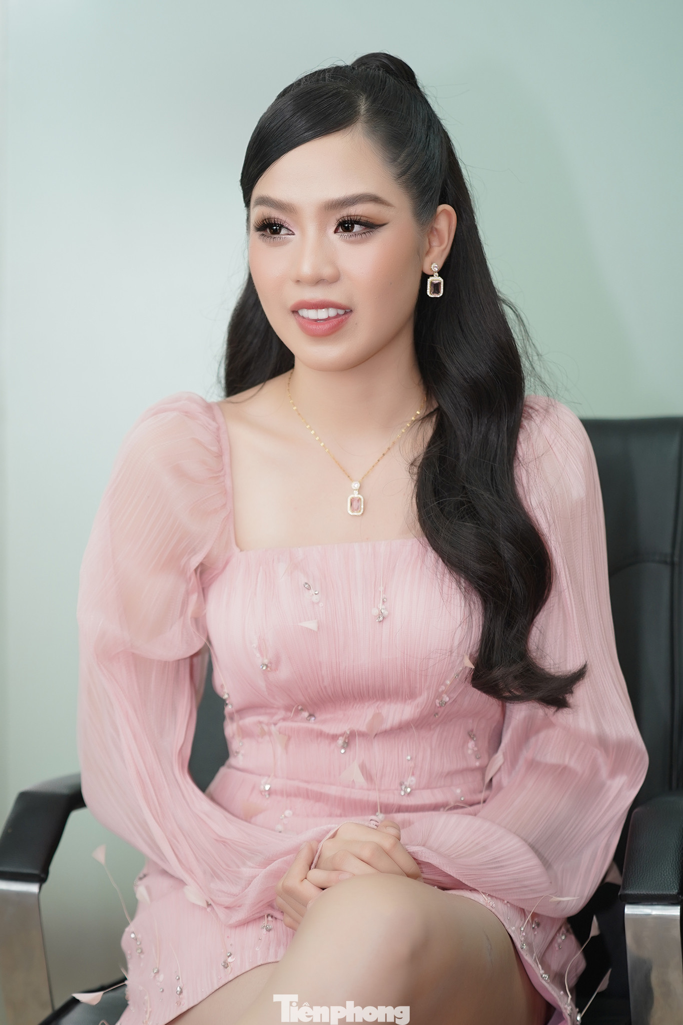 Hoa hậu Thanh Thủy về nhà để đoàn viên cùng gia đình trong dịp Tết Nguyên đán.