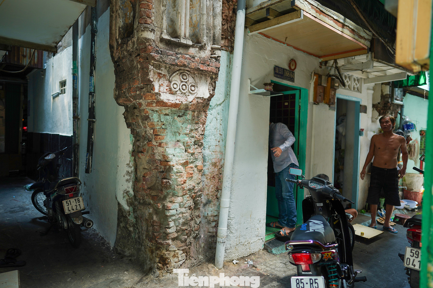 Theo đó, Ban cán sự Đảng UBND TPHCM chỉ đạo UBND TPHCM giao Sở Kế hoạch Đầu tư phối hợp với Sở Tư pháp và các đơn vị liên quan tham mưu văn bản UBND TPHCM trả lời cho nhà đầu tư (Công ty TNHH Tập đoàn Bitexco) không có cơ sở xem xét việc nhà đầu tư đề nghị tiếp tục thực hiện dự án khu Mả Lạng theo quy định xử lý chuyển tiếp của Luật đầu tư năm 2020.