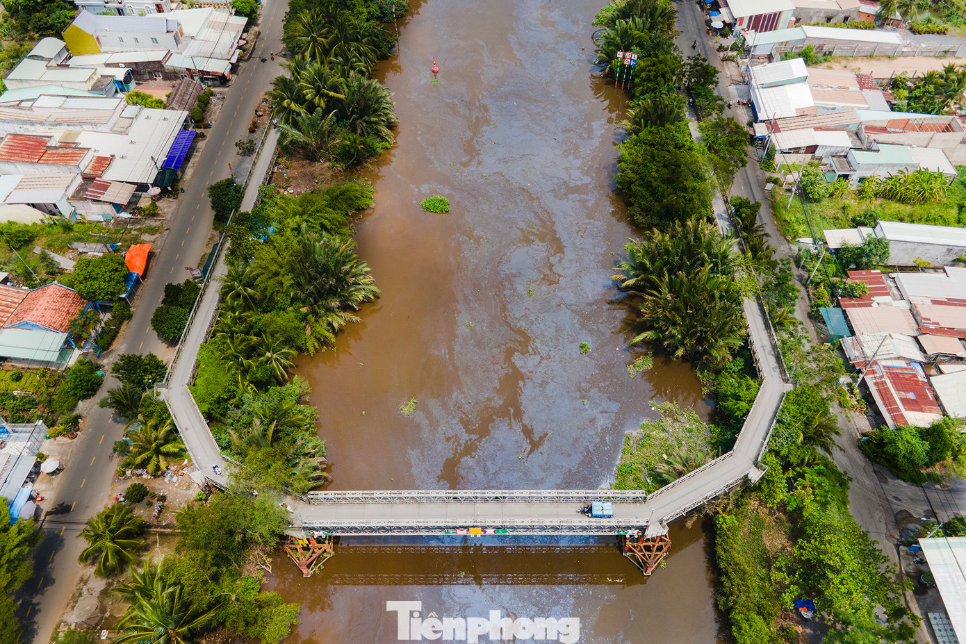 Tổng kinh phí xây dựng thời điểm đó hơn 7,4 tỷ đồng, do công ty Công trình Giao thông công chánh thuộc Sở Giao thông Công chánh thực hiện. Tổng kinh phí xây dựng thời điểm đó hơn 7,4 tỷ đồng, do công ty Công trình Giao thông công chánh thuộc Sở Giao thông Công chánh thực hiện.