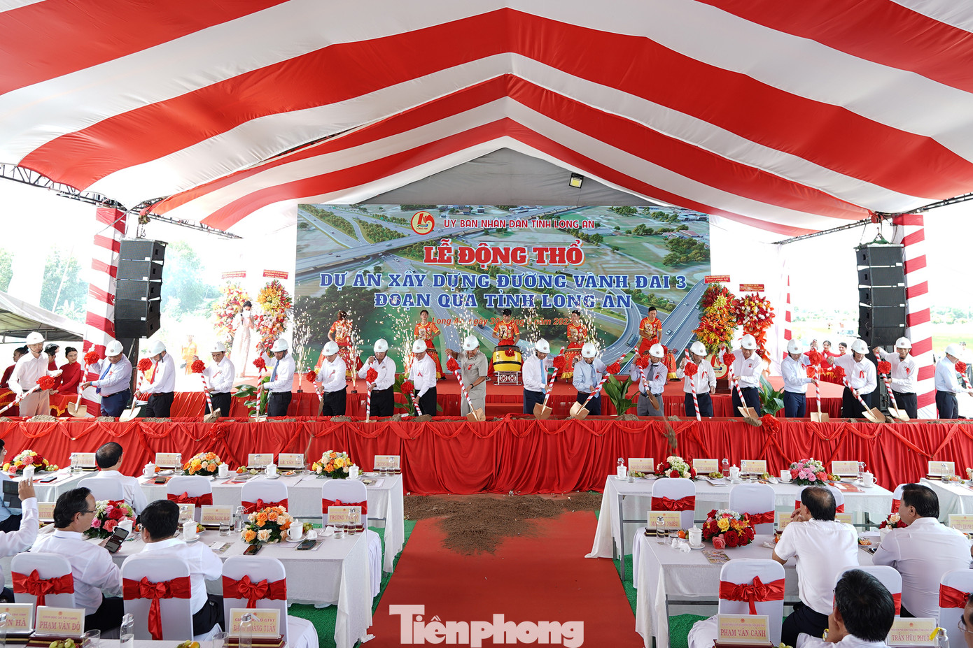 Lãnh đạo Trung ương và địa phương thực hiện nghi thức động thổ cho dự án Vành đai 3 TPHCM, đoạn đi qua Long An.