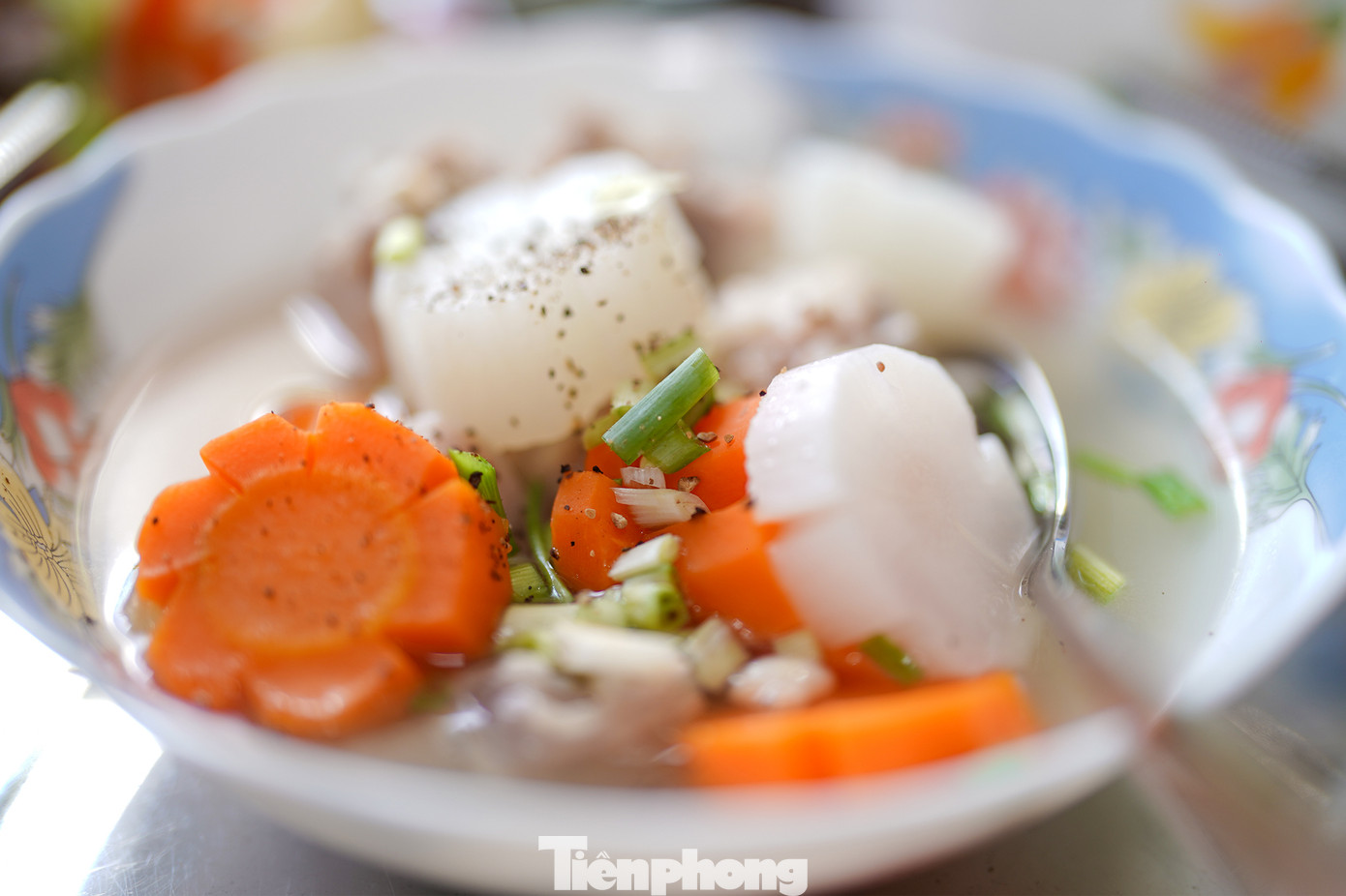 Món canh thêm sắc màu cho mâm cỗ.