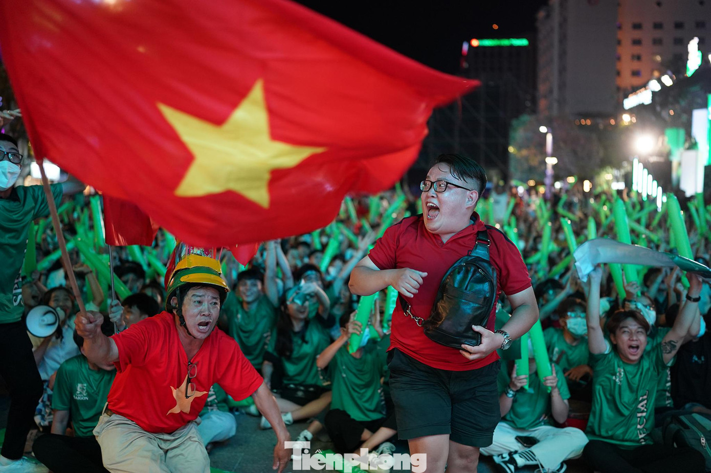 Mạnh Dũng đánh đầu sau quả tạt của Thanh Nhân, đưa U23 Việt Nam mở tỷ số từ phút 29. Thêm một lần bàn thắng của U23 Việt Nam được thực hiện từ pha tấn công ở biên trái. Mạnh Dũng đánh đầu sau quả tạt của Thanh Nhân, đưa U23 Việt Nam mở tỷ số từ phút 29. Thêm một lần bàn thắng của U23 Việt Nam được thực hiện từ pha tấn công ở biên trái.