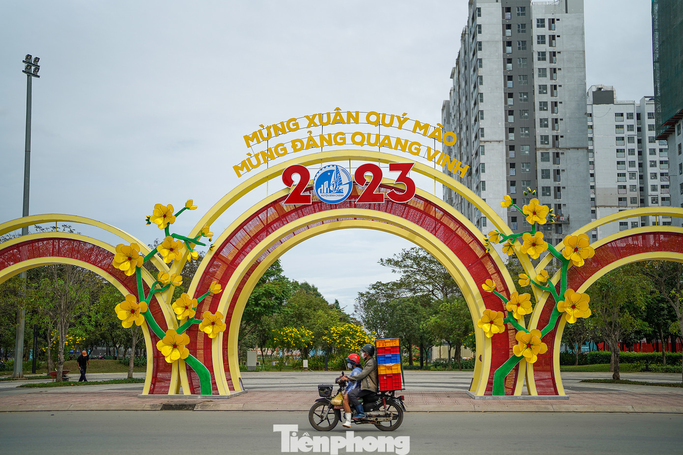 TPHCM đã có một năm 2022 chạy đà để phục hồi kinh tế cho nhịp sống dần trở lại bình thường. Khắp các ngã đường, một sắc màu tươi mới thể hiện niềm vui và sự kiên cường của đầu tàu kinh tế cả nước.