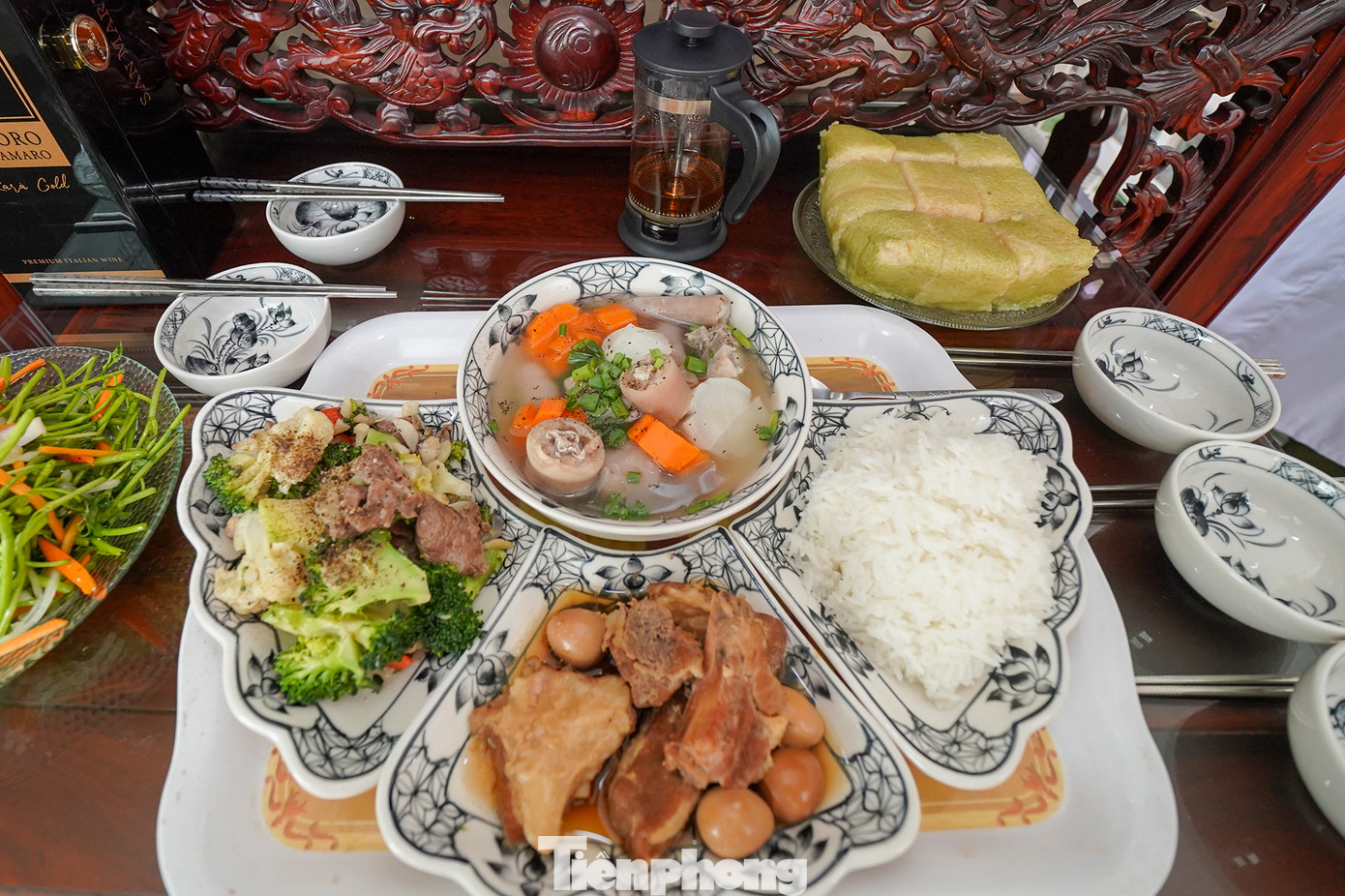 Năm nay, mâm cúng ông bà nhà bà Thu Ba khá đơn giản.