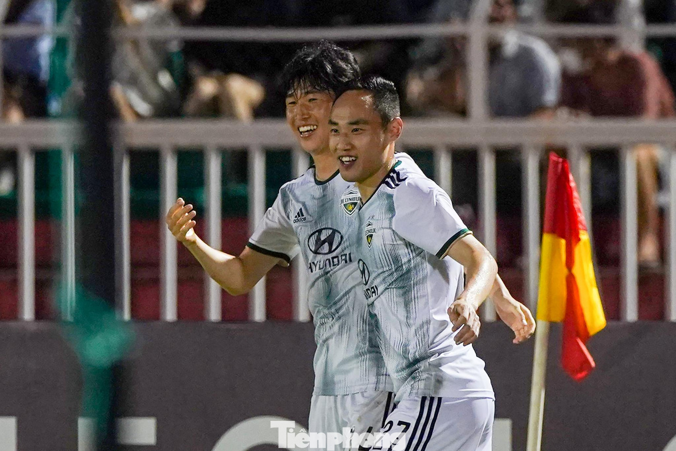 Phút thứ 18, Seon-min đánh đầu tung lưới thủ môn Tuấn Linh, mở tỷ số cho đội bóng đến từ Hàn Quốc. Cách đây ít ngày ở lượt đi, chính cầu thủ là tác giả bàn thắng duy nhất của trận đấu.