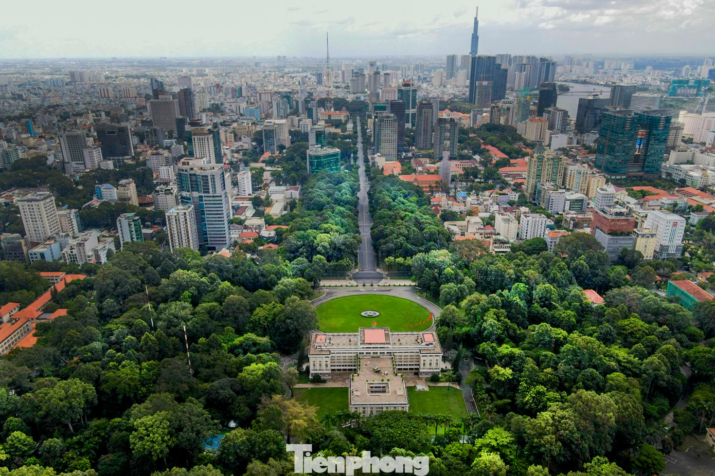 TPHCM cũng đề xuất đặt tên cho hai công trình công cộng. Theo đó, đặt tên Công viên trước Hội trường Thống Nhất là Công viên 30 tháng 4. Đặt tên cho cây cầu đang có tên tạm là cầu qua Đảo Kim Cương thuộc TP. Thủ Đức là cầu Trần Quý Kiên.