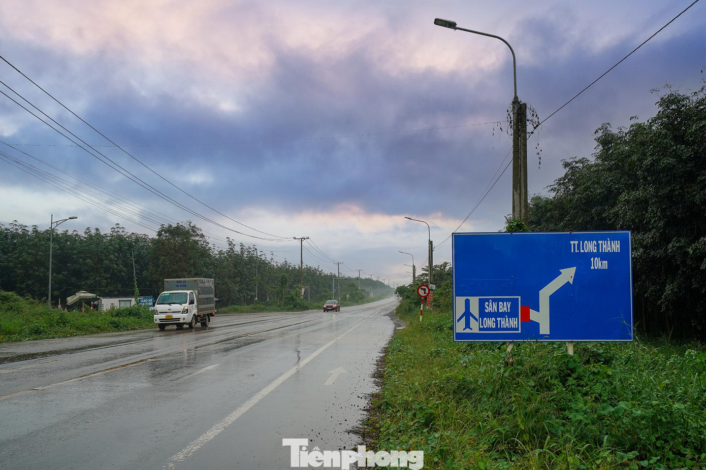 Dự án xây dựng sân bay Long Thành giai đoạn 1 có tổng mức đầu tư trên 100.000 tỷ đồng (tương đương gần 4,7 tỷ USD), với 1 đường cất/hạ cánh, nhà ga hành khách quy mô 25 triệu khách/năm; đưa vào khai thác cuối năm 2025. Dự án xây dựng sân bay Long Thành giai đoạn 1 có tổng mức đầu tư trên 100.000 tỷ đồng (tương đương gần 4,7 tỷ USD), với 1 đường cất/hạ cánh, nhà ga hành khách quy mô 25 triệu khách/năm; đưa vào khai thác cuối năm 2025.