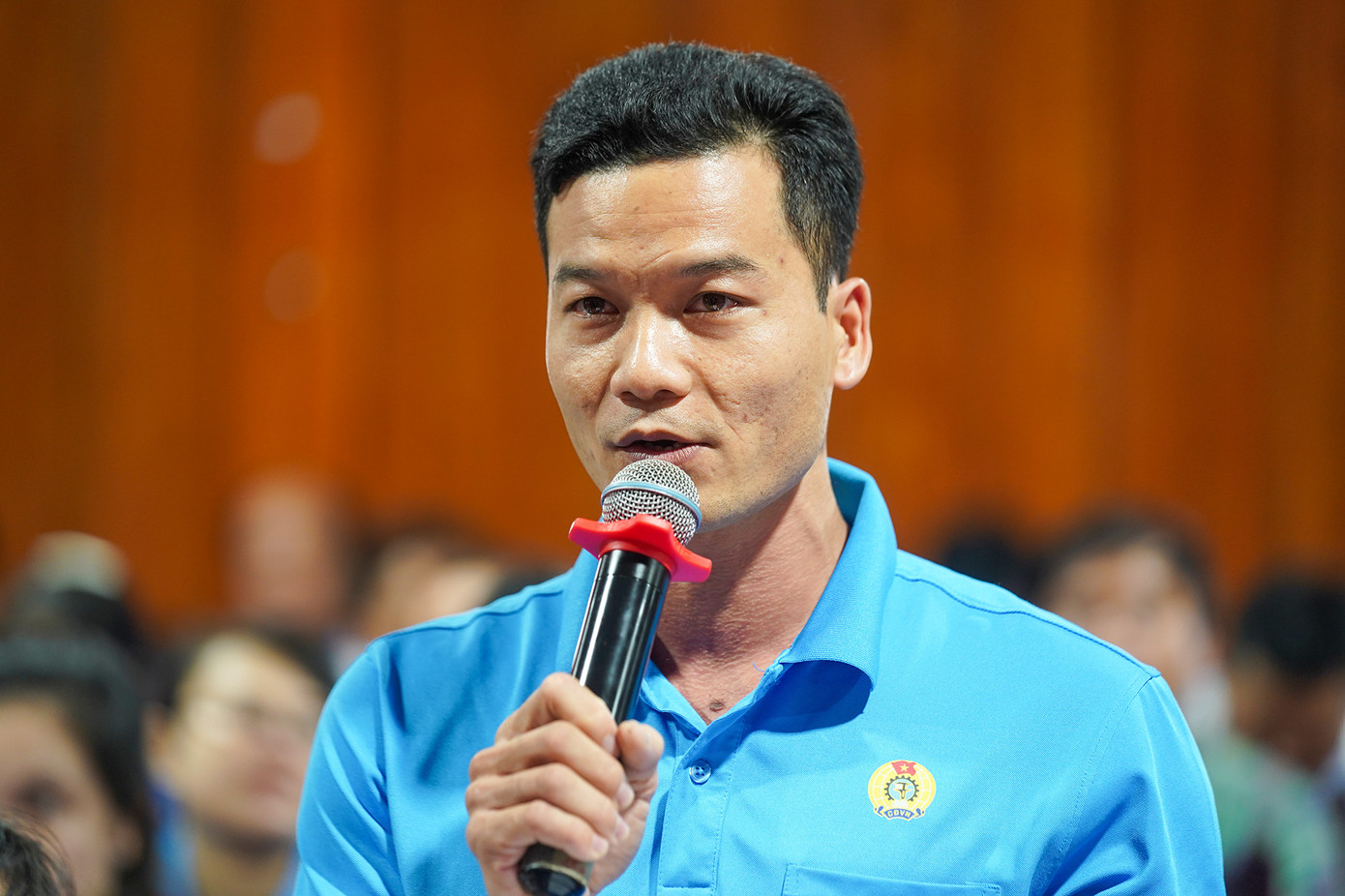 Anh Nguyễn Văn Nam nêu băn khoăn. Anh Nguyễn Văn Nam nêu băn khoăn.