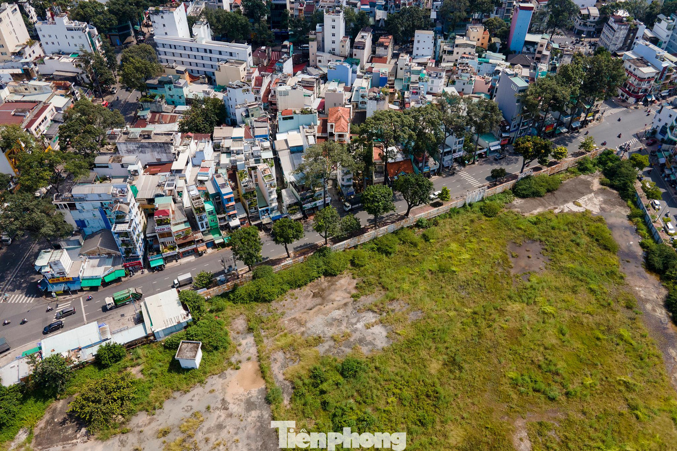 Công ty TNHH Sơn Đông thành lập ngày 9/1/2002. Tại đăng ký doanh nghiệp thay đổi ngày 18/10/2017, Sơn Đông có trụ sở tại Đ16, Làng quốc tế Thăng Long, Cầu Giấy, Hà Nội và vốn điều lệ 500 tỷ đồng. Tuy nhiên, Sơn Đông lại là doanh nghiệp của hai vợ chồng ông Trịnh Văn Tuyển- bà Vũ Thị Hoa. Vợ chồng ông Tuyển là tên tuổi rất lớn trong ngành kinh doanh thuốc lá ở Việt Nam.